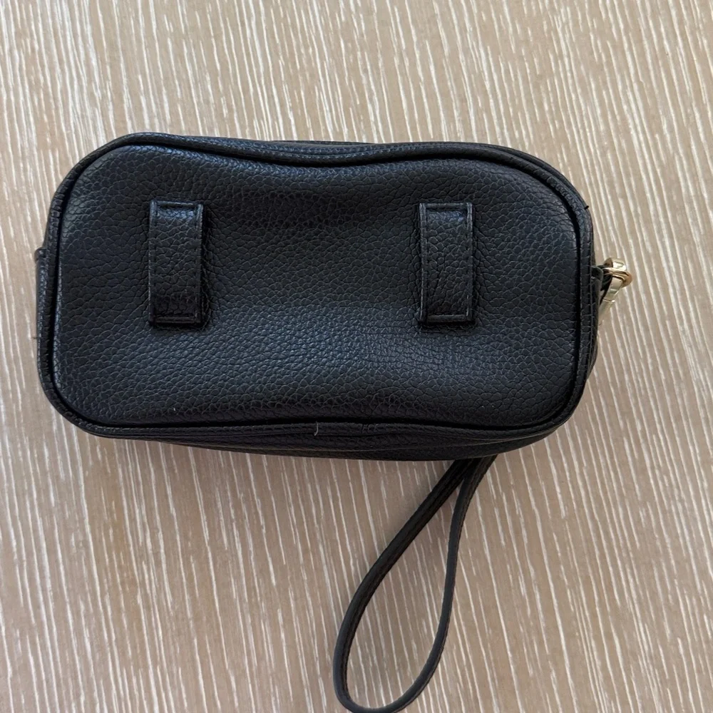 Steve Madden Black Vegan Leather Wristlet Convertible Fanny Bag Gold Accents - Picture 3 of 7